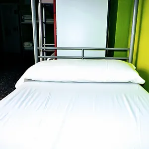 feetup-yellow-nest-hostel-barcelona.top-hotels-tarragona.com/