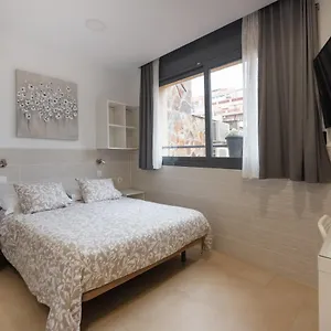 hostal-house.top-hotels-tarragona.com/